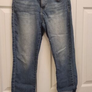 Signature Levis Strauss Modern Capri Jeans